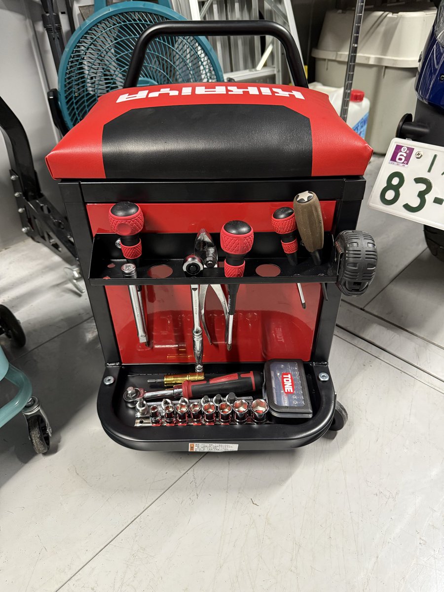 こんなことってある⁉️🤣
Amazonで椅子買ったらボルトの一本がピンで笑った🤣ピッチが粗いや長さが違うはチャイナ製はあるあるだけど、山切ってないのは初だね🫢ちなみに頭は➕切ってあった😅M6なんていっぱいあるから問題ないし文句も言わないよ。笑わしてくれてありがとう🤣
#Amazon