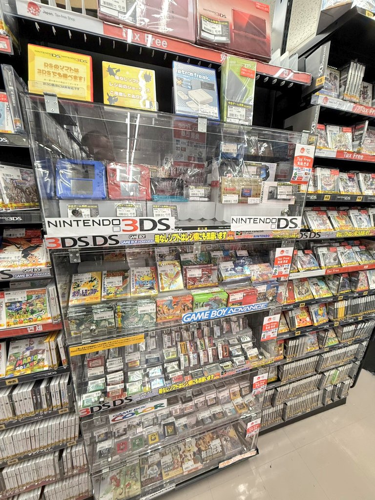 furu1_oosu's tweet image. お売り頂き有難う御座います┏○

New Nintendo #2DSLL
ブラックｘライム

充電器コーナー💡
初代DS、#DSLite に対応したものも💡

ゲーム＆ウオッチ
#スーパーマリオブラザーズ

入荷致しました💡

現品限りとなります🙏

ぜひ┏○
#大須