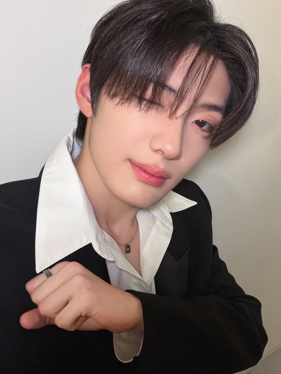 [PHOTO] 251023 | X POST

“ALPHA DRIVE ONE Global Official Fanclub Early Bird Recruitment D-3”

SANGHYEON Handwritten Message Translation

You’ve all been waiting a long time right?!?! There are only 3 days left until the early-bird sign-up for our ALD1 fan club ends. We’ve
