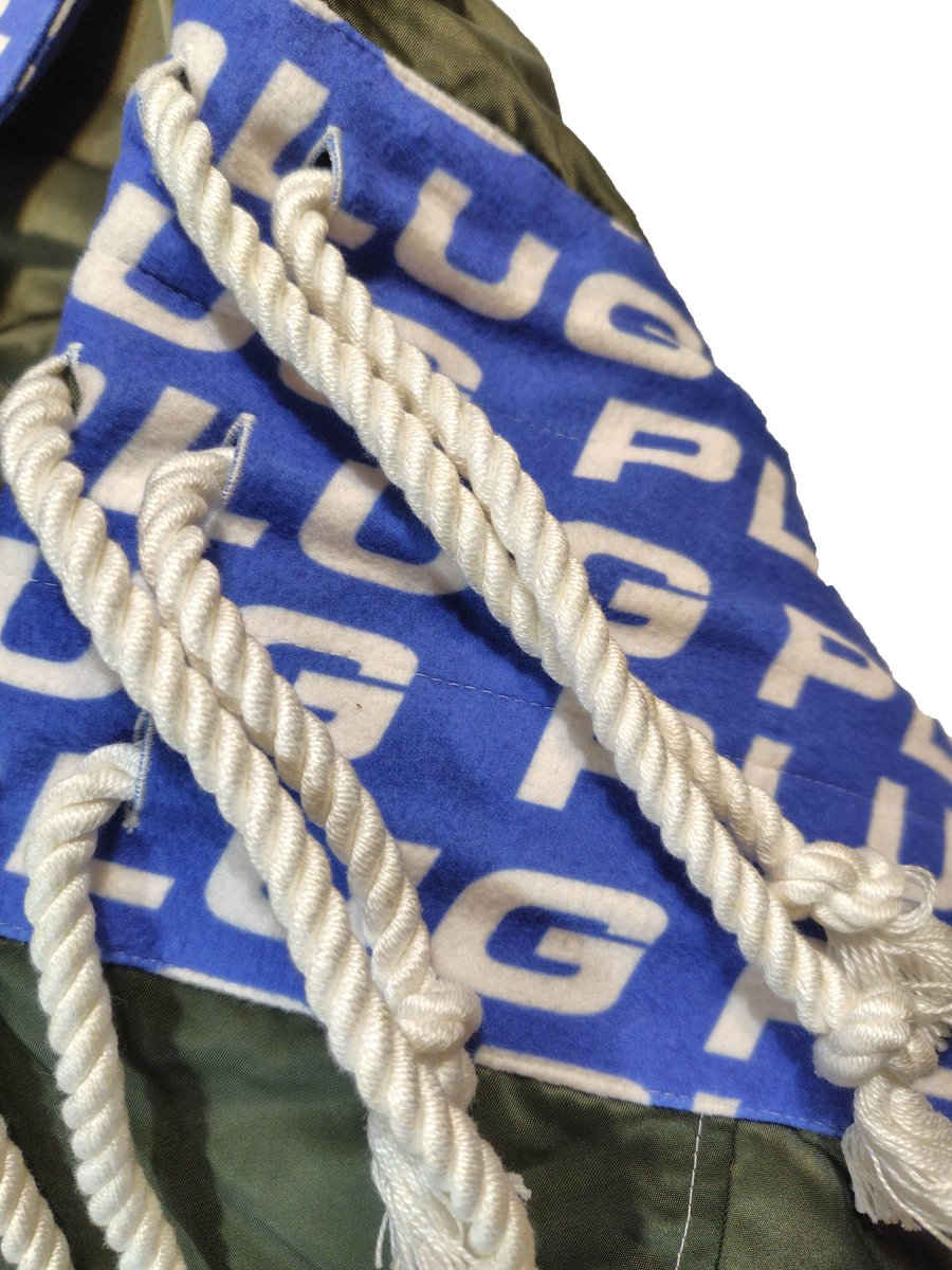 plug1982's tweet image. だいぶ昔、初めて合同展示会で参加したときにリリースした中綿入りのナイロンツイル地のブルゾン。

詳しくは下記リンクへ

plug1982.com/posts/57958004