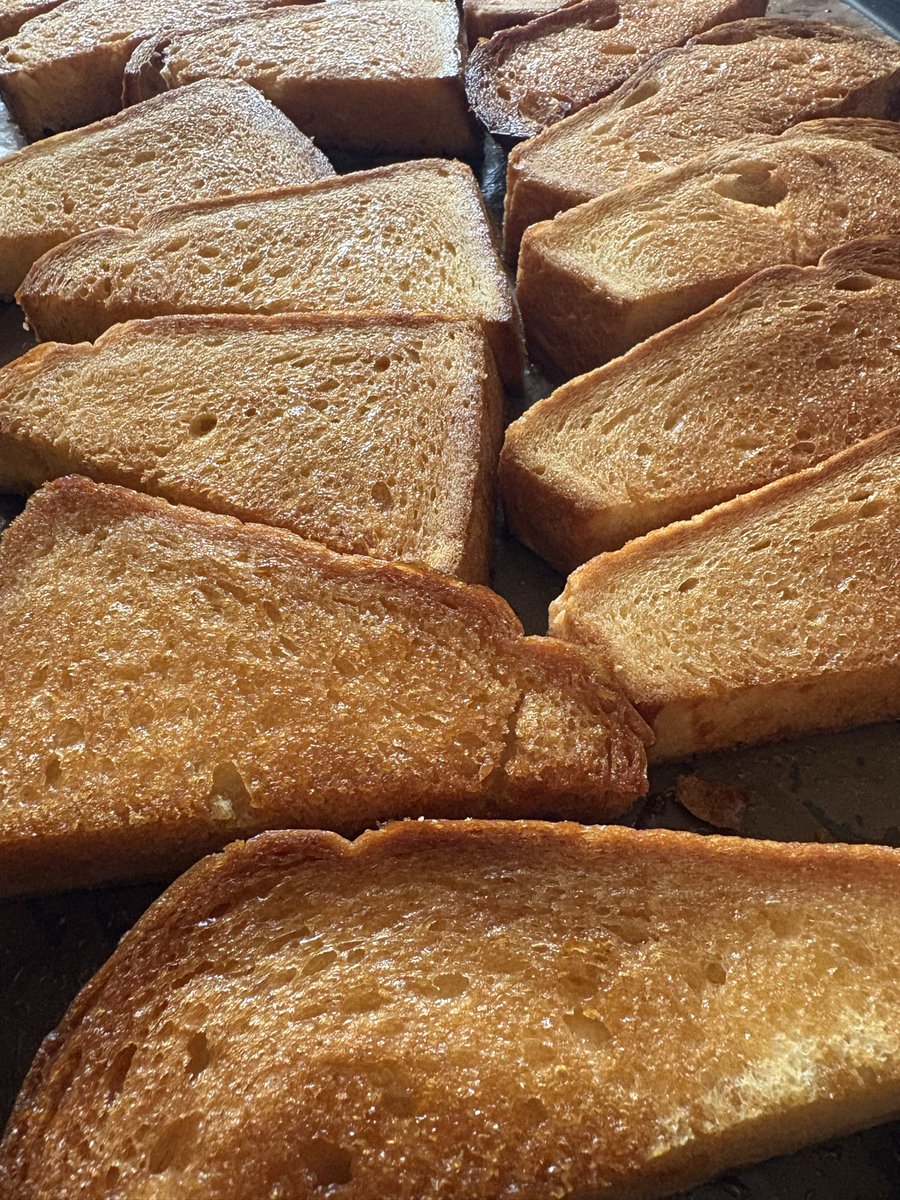 メープルハニートースト焼き上がりましたー

このカリッとジュワッと食感とメープルシロップの香りをぜひ体験していただきたい！