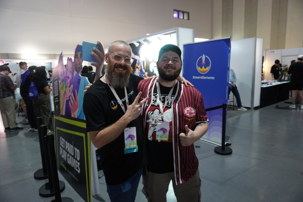 Squidwork's tweet image. Twitchcon Photo Dump
It was super dope getting to meet all y'all!