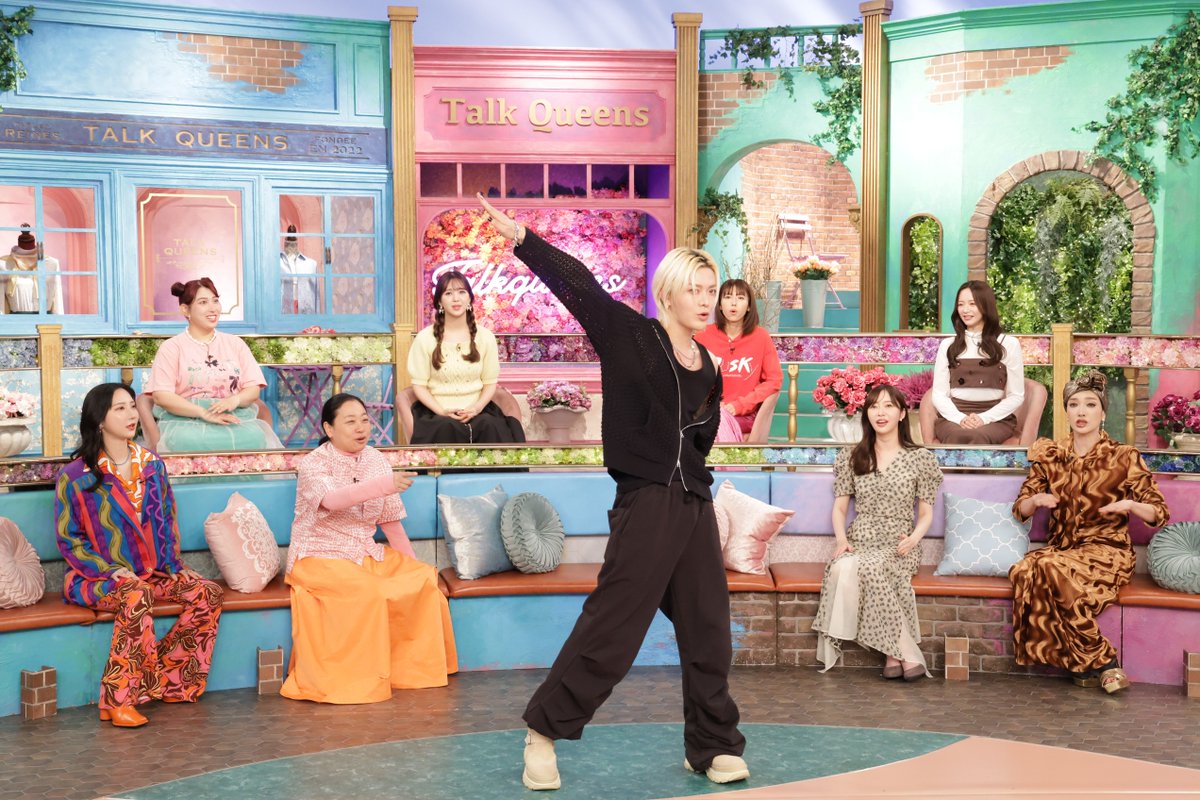 mezamashimedia's tweet image. 今夜の『トークィーンズ』はYUTA（NCT 127）さんが登場し、日韓の芸能事情の違いとプライベートを明かしました！

ものをよくなくしてしまうため、現在、使用しているワイヤレスイヤホンは8台目というYUTAさん

それは「全部、妖精さんのせい」と紹介し…

▶️mezamashi.media/articles/-/213…

@_talkqueens