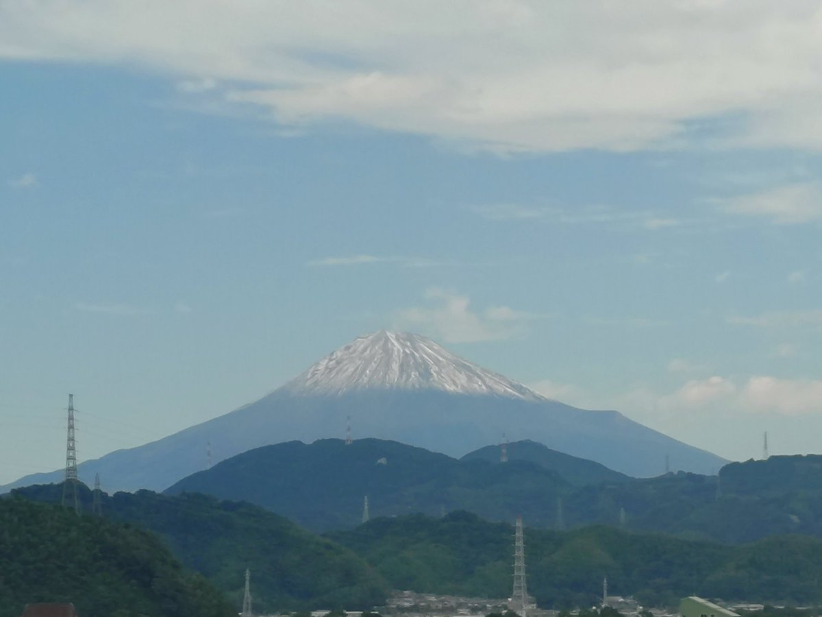 今日の富士山。初冠雪🗻