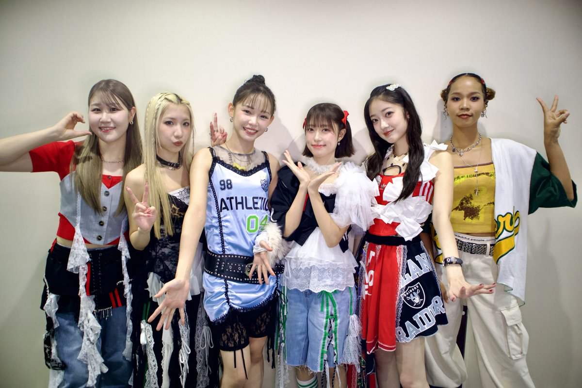／
本日10月29日で「Little Glee Monster」は
#11周年 を迎えます。
<a href="/LittleGleeMonst/">Little Glee Monster/リトグリ公式</a>
＼

「Voice」

▼会場・日程
幕張メッセイベントホール

11/8(土)　開場17:00/開演18:00
11/9(日)　開場15:00/開演16:00

▼一般チケット販売中！🫧
lgm-tour.com/voice/

#リトグリ_Voice