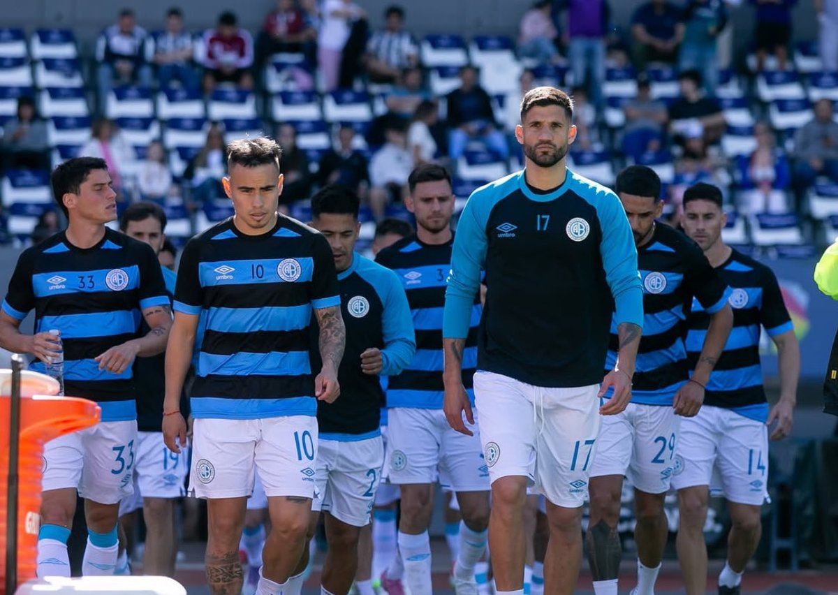 Hoy somos mas nosotros que nunca. Contra viento y marea. Hoy jugamos. Vamos Belgrano.