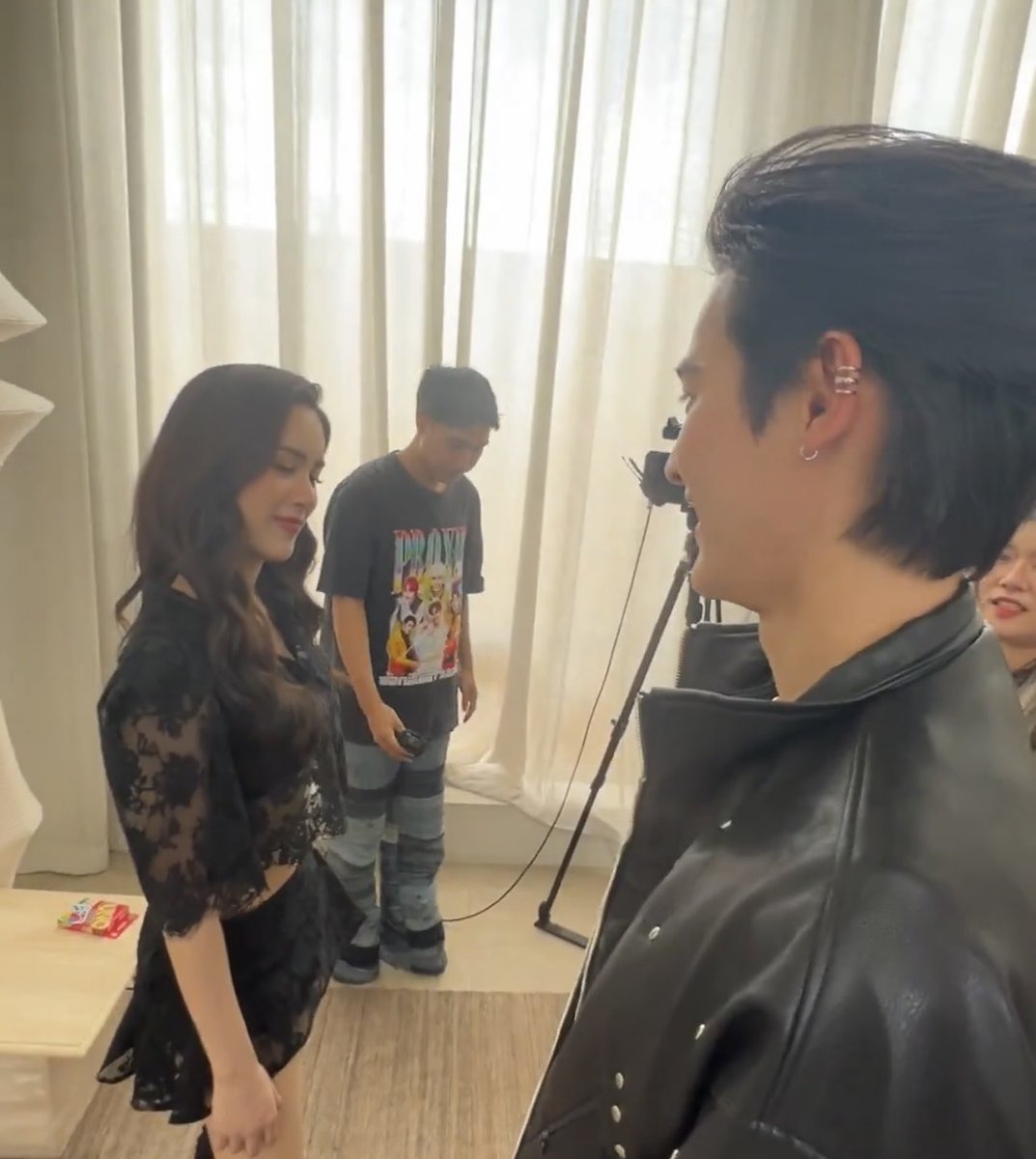 StJibbie's tweet image. 🫶🏻 คนที่มีความสุขที่สุดที่ได้แกล้งน้อง
เอ็นดูเค้าขนาดนั้นนนน เบื้องหลังก็หวานไม่แพ้โฟโต้บุ๊คนะคะ 555 🤭🤏🏻
#เก้าพีพี #KAOPP