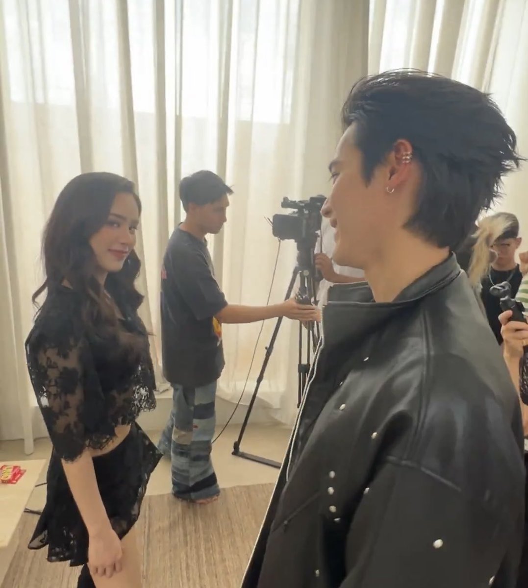 StJibbie's tweet image. 🫶🏻 คนที่มีความสุขที่สุดที่ได้แกล้งน้อง
เอ็นดูเค้าขนาดนั้นนนน เบื้องหลังก็หวานไม่แพ้โฟโต้บุ๊คนะคะ 555 🤭🤏🏻
#เก้าพีพี #KAOPP
