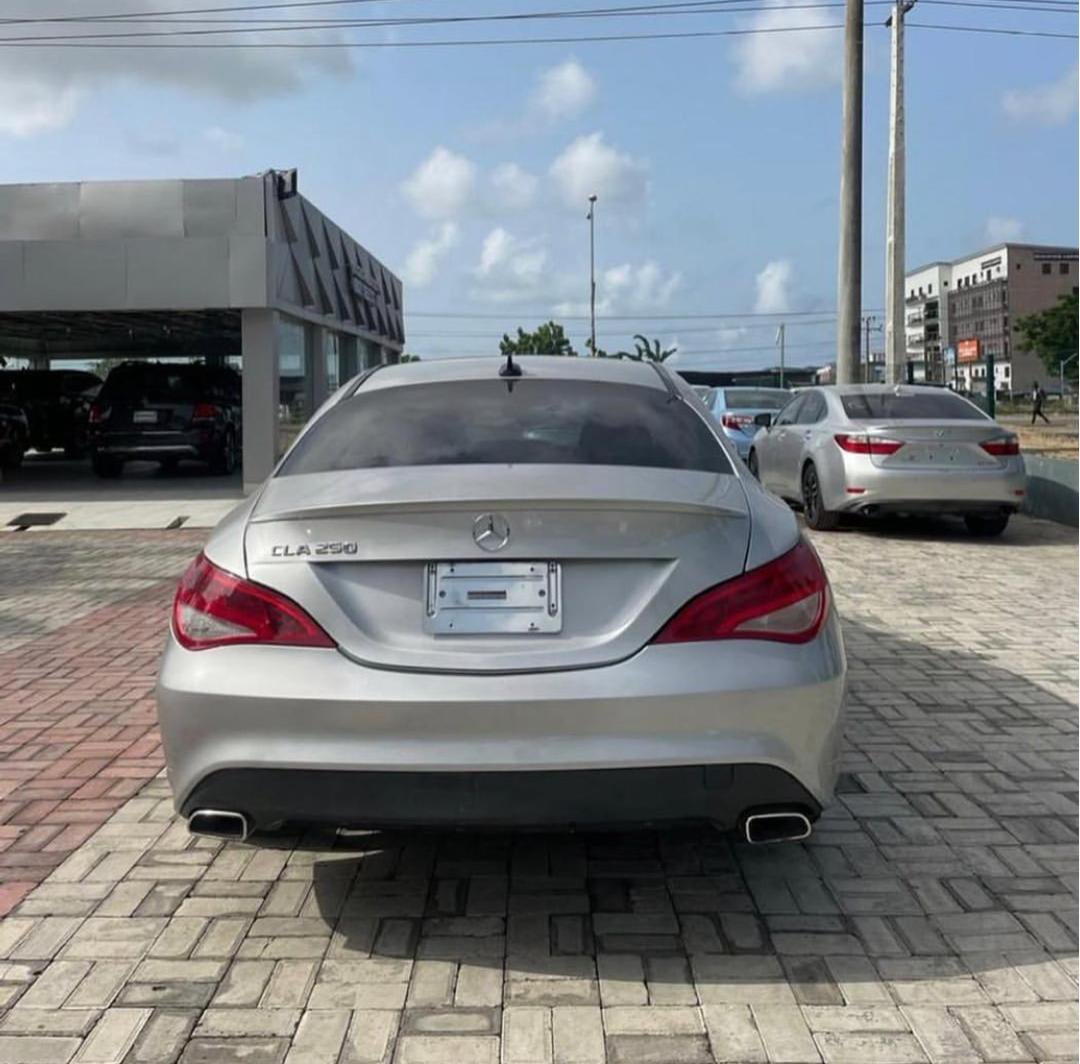 luxurywheelshq's tweet photo. ThrowBackThursday to this 2016 CLA Sedan. Good Deal!
Kindly send a DM for purchase details.
#luxurywheelshq #mercedes #benz #cla250 #sedan #abuja #nigeria #portharcourt #kano #kaduna #owerri #cars247 #tbt #throwbackthursday #dailygrind https://t.co/njLO3LY5uZ