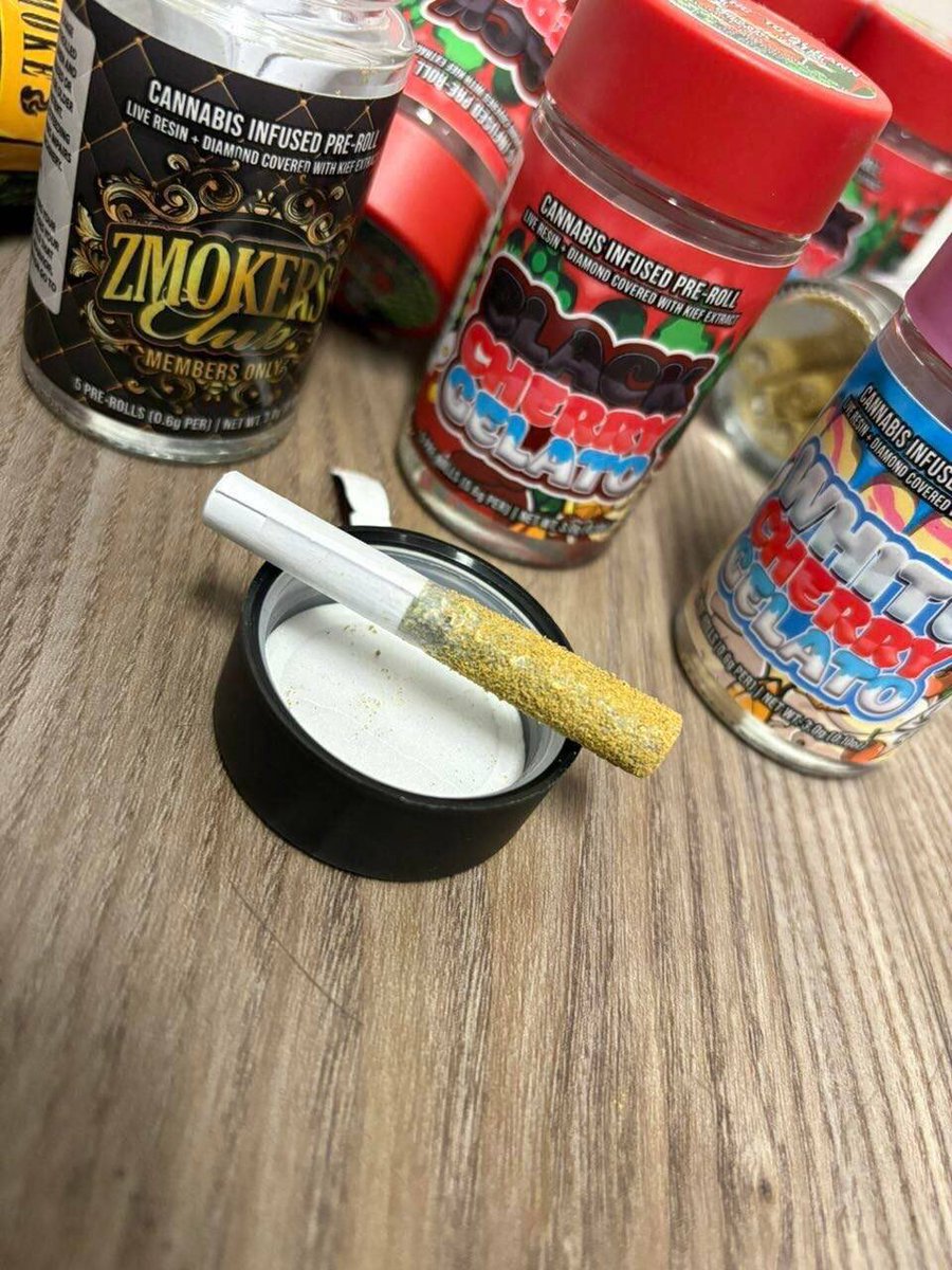 CookiesSmacker1's tweet image. PRE-ROLLS🔥
LIVE RESIN + DIAMOND COVER WITH KEIF

5 JOINTS PER JAR