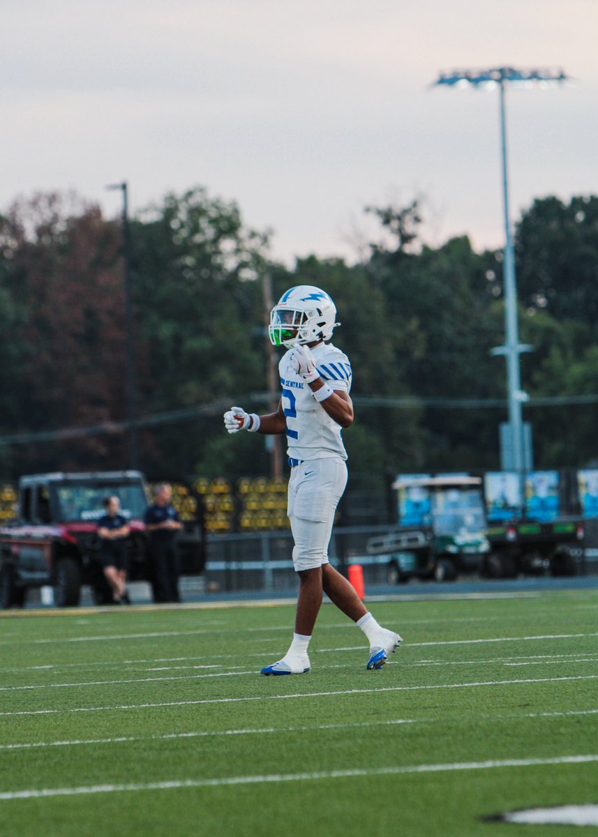 Regular Season Highlights 💥💥 Corner

- 6 games played (missed 3 due to injury)

- 16 total tackles 

- 7 pbu’s

- 2 int

- 304 Kr yards  

Highlight⬇️
hudl.com/v/2T37L6

<a href="/FCFlashesFB/">FC Flashes Football</a> <a href="/Coach_West90/">Jayson West</a> 
<a href="/Bryan_Ault/">Bryan Ault - Midwest Scout</a> @Rivals_HS <a href="/IndianaPreps/">Indiana Preps</a> <a href="/AllenTrieu/">Allen Trieu</a> <a href="/247recruiting/">247Sports Recruiting</a>