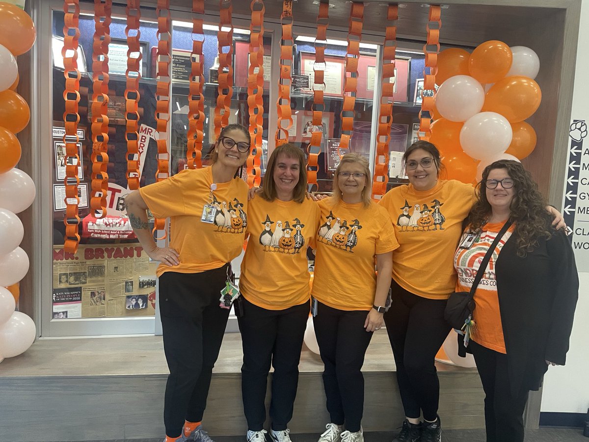 PwFlores's tweet image. United against bullying at a school rooted in kindness and care. #KatyCommUNITY #UnityDay2025 #BengalPride