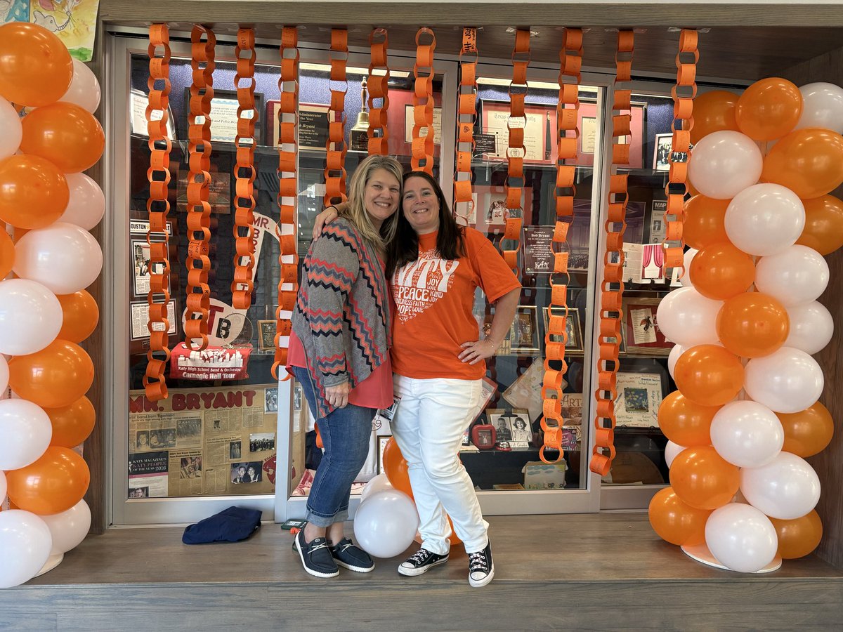 PwFlores's tweet image. United against bullying at a school rooted in kindness and care. #KatyCommUNITY #UnityDay2025 #BengalPride