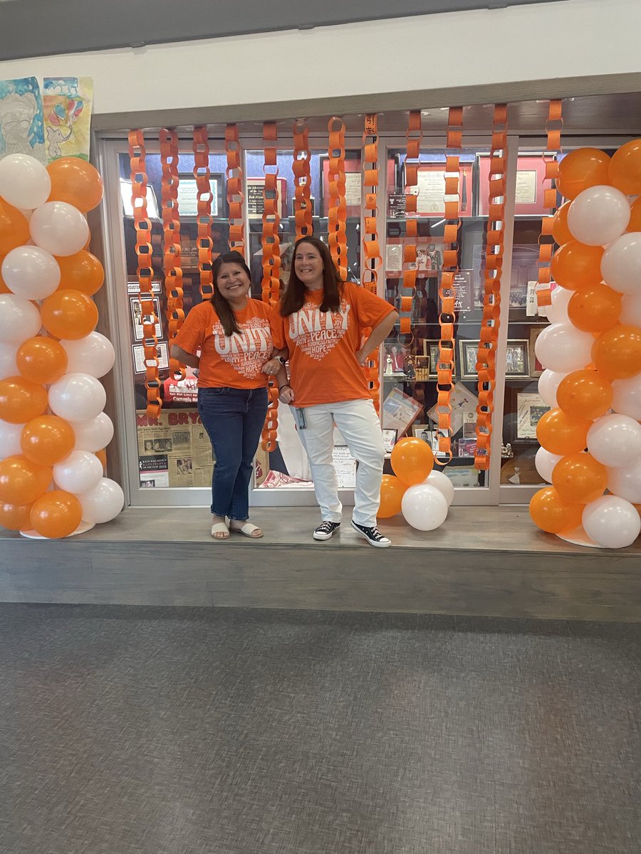 PwFlores's tweet image. United against bullying at a school rooted in kindness and care. #KatyCommUNITY #UnityDay2025 #BengalPride