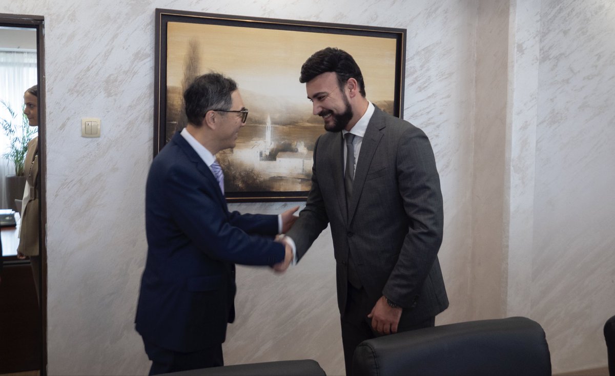mayorbudva's tweet image. Svečani prijem za NJ.E. g. CHEN Xufenga, ambasadora NarodneRepublike Kine u Crnoj Gori, koji je boravio u zvaničnoj posjetiOpštini Budva u pratnji g. WANG Changjianga, savjetnika za ekonomiju i trgovinu.
Tokom susreta, koji je protekao u prijateljskoj i konstruktivnojatmosferi,…