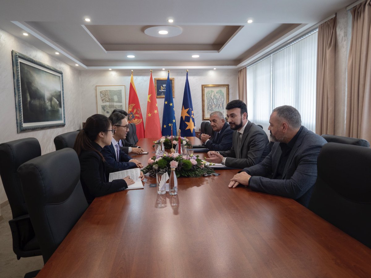mayorbudva's tweet image. Svečani prijem za NJ.E. g. CHEN Xufenga, ambasadora NarodneRepublike Kine u Crnoj Gori, koji je boravio u zvaničnoj posjetiOpštini Budva u pratnji g. WANG Changjianga, savjetnika za ekonomiju i trgovinu.
Tokom susreta, koji je protekao u prijateljskoj i konstruktivnojatmosferi,…