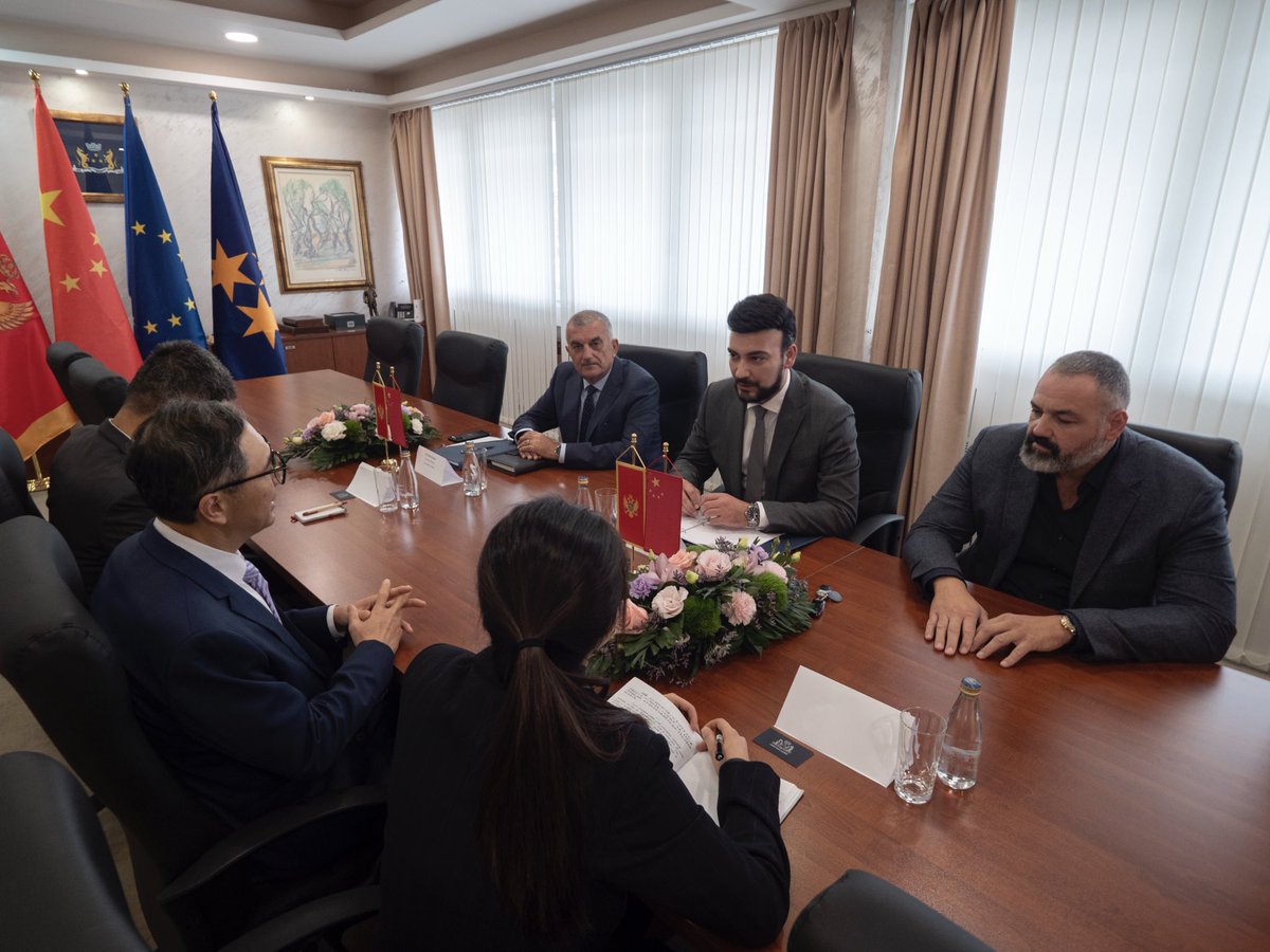 mayorbudva's tweet image. Svečani prijem za NJ.E. g. CHEN Xufenga, ambasadora NarodneRepublike Kine u Crnoj Gori, koji je boravio u zvaničnoj posjetiOpštini Budva u pratnji g. WANG Changjianga, savjetnika za ekonomiju i trgovinu.
Tokom susreta, koji je protekao u prijateljskoj i konstruktivnojatmosferi,…