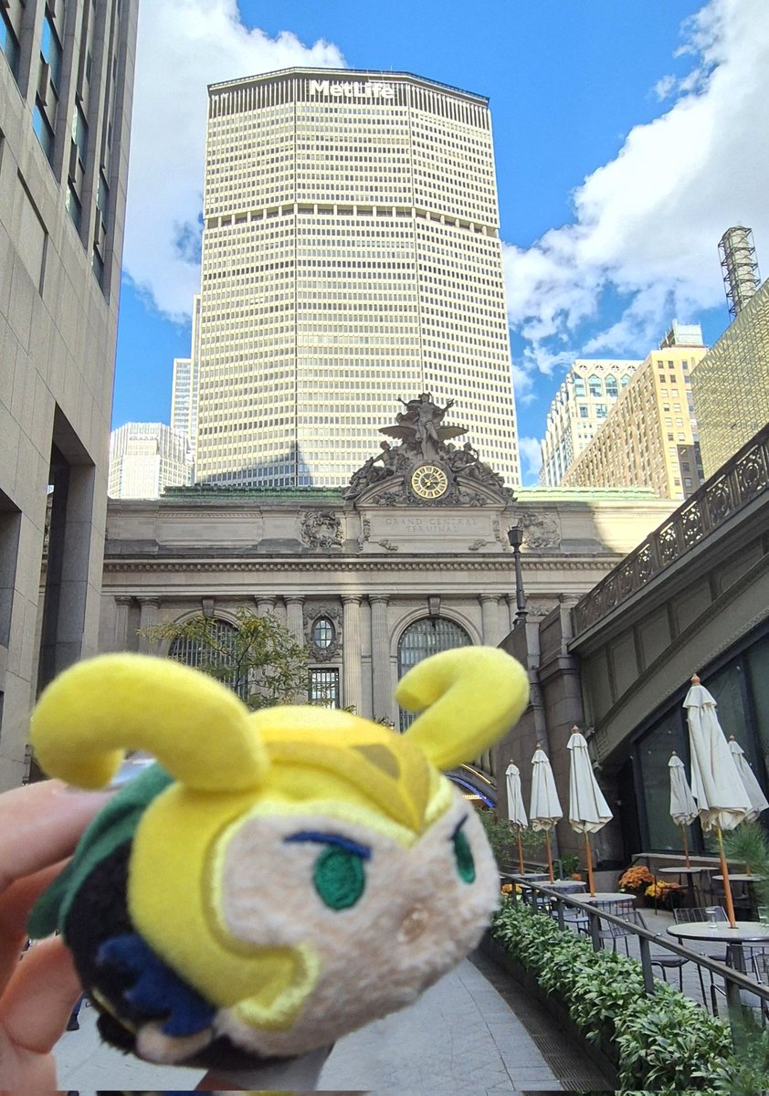 Of course I had to take a photo of my puny god emotional support #Loki with the M̶e̶t̶L̶i̶f̶e̶ ̶B̶u̶i̶l̶d̶i̶n̶g̶ Avengers Tower at the back! 🐍✨️