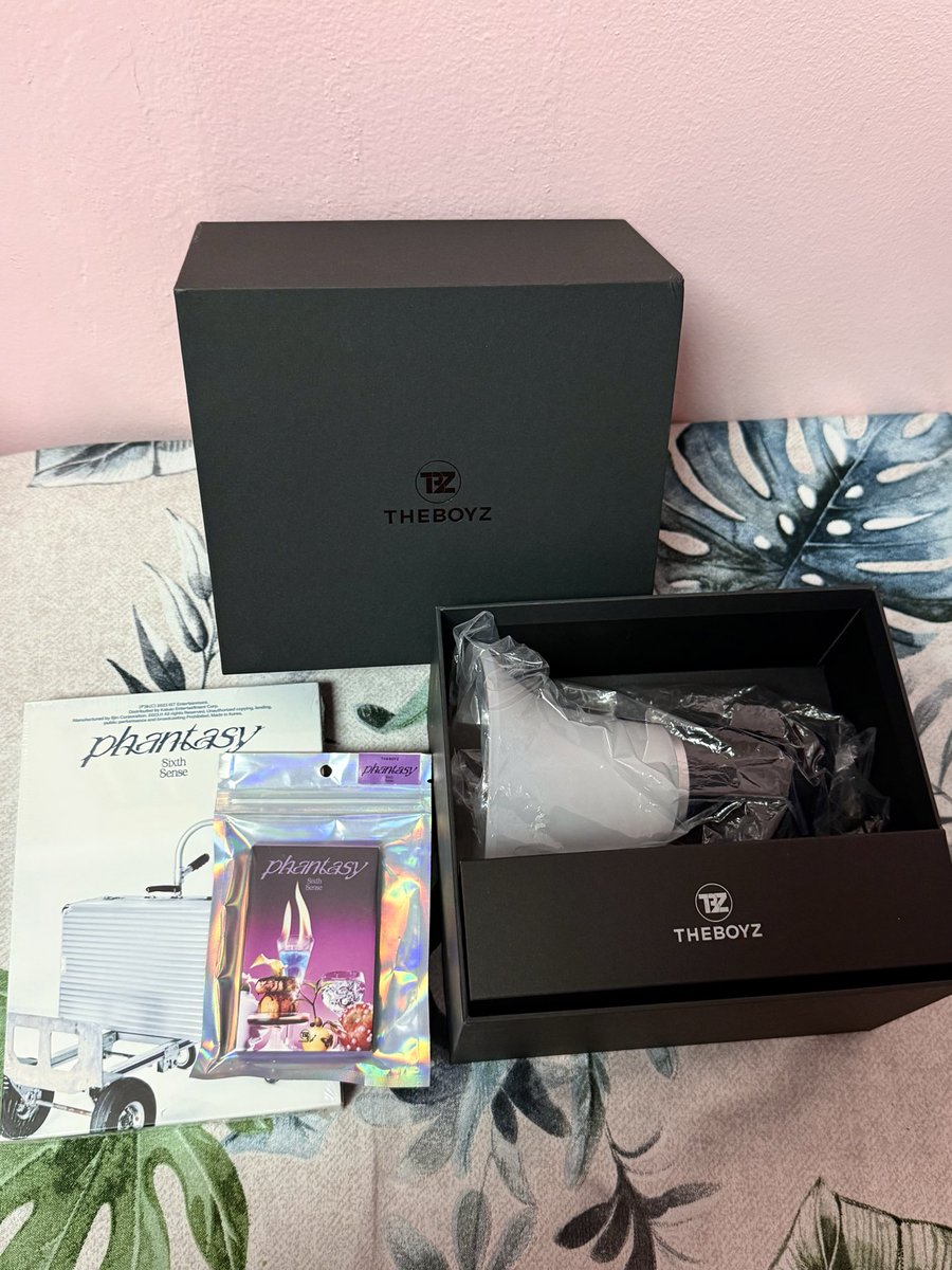 wts lfb the boyz ph

deobi bong v1 + with free 2 SEALED The Boyz Phantasy Sixth Sense Album and platform
— 1500 php + sf
— used once*kwave
— still in vgood cond

Loc : s.caloocan 
Dm if interested

 🏷️tbz sangyeon jacob younghoon hyunjae juyeon kevin new q ju haknyeon sunwoo eric