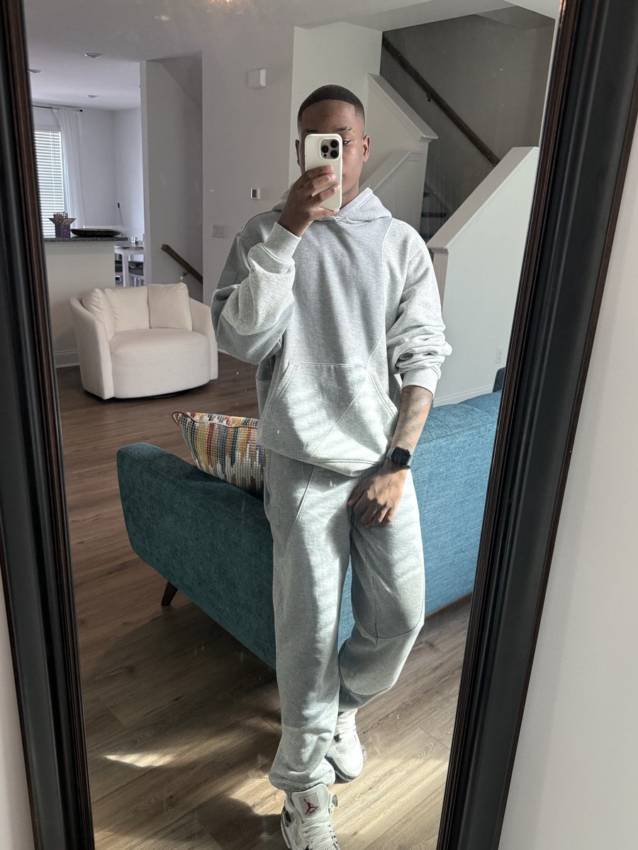 Jaydennofc's tweet photo. @aloyoga https://t.co/r5JZzEn0F3