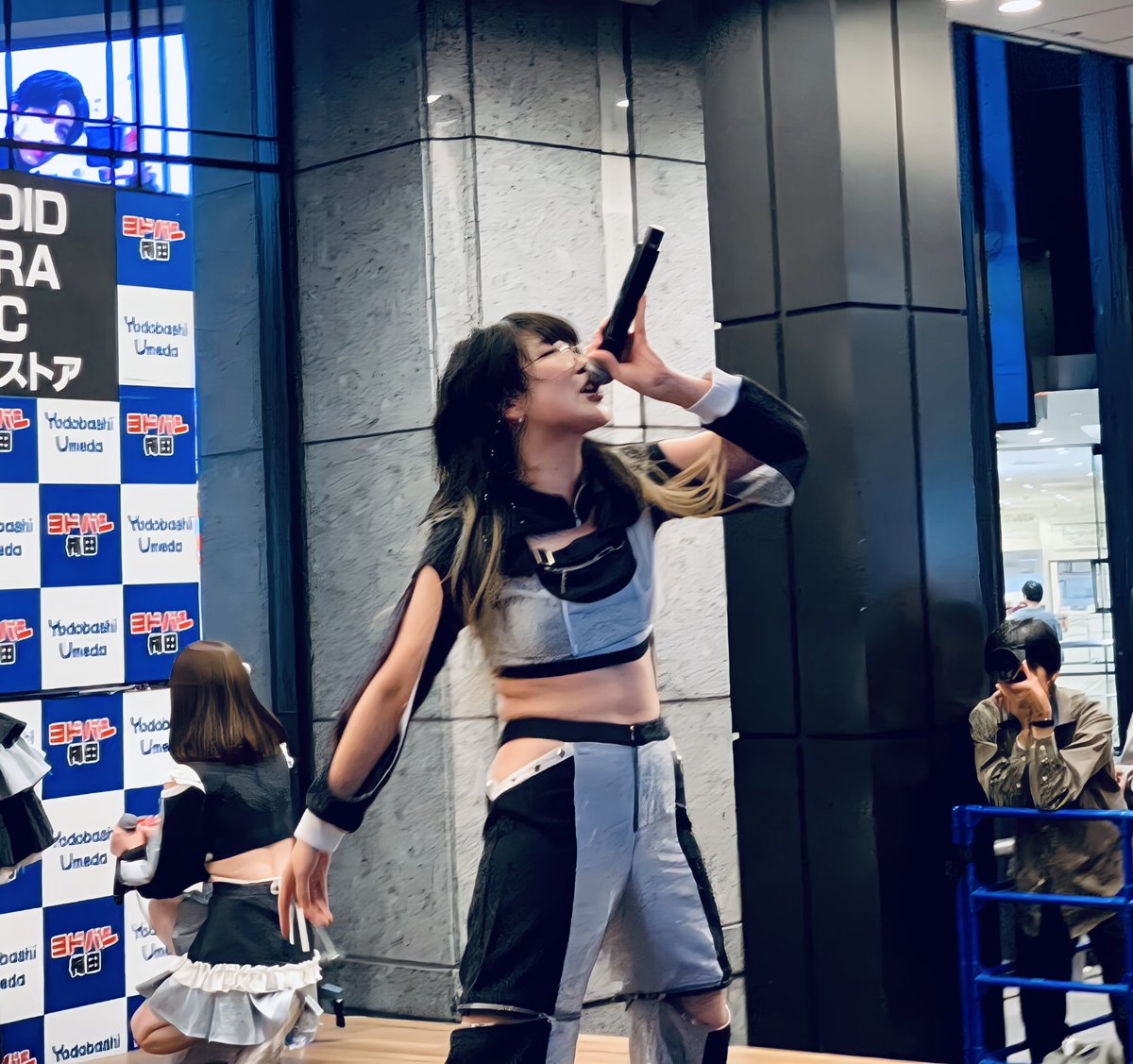 14_BLOCKS_VC's tweet image. 10.22 ヨドバシインストア⚡️
あまりの寒さに上手く会話できなかった特典会、ある意味思い出となりました（笑）
時雨☔️の歌い出しに震度２を感じた昨夜、周波数か何かいちど見てみたいもんです🤘

#拝啓時雨日和