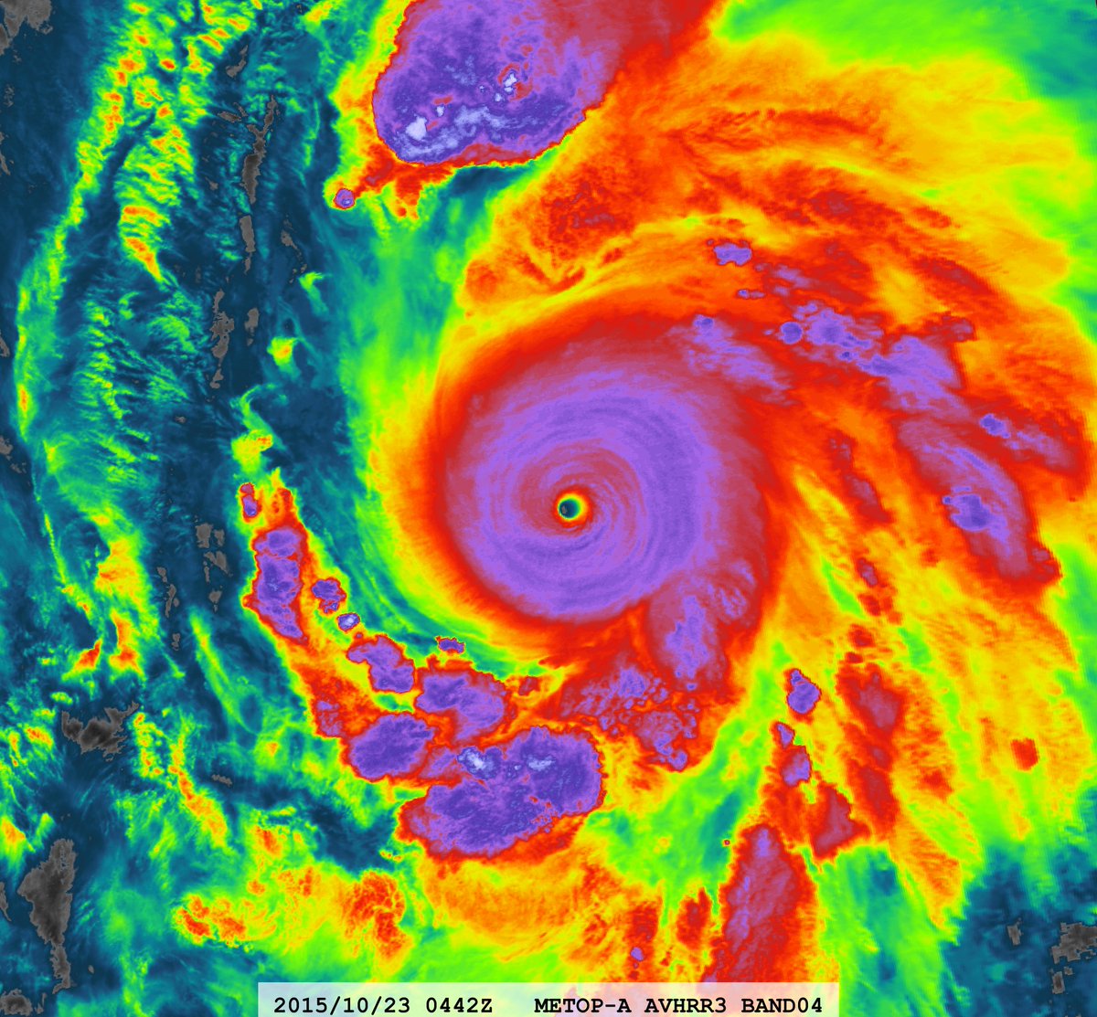 zeb199818's tweet photo. Hurricane #20L #Patricia 10-year Anniversary
Satellite: #METOPA #AVHRR3
Channel : B04 (10.8 µm) 1.1 km
Time : 2015/10/23 0442Z
Eye Temp : 12.349 °C
CPA : ~630 km
Aircraft Observations : 
0446Z 894mb/25kt FL 179KT
0601Z 890mb/40kt FL 180KT
0646Z 885mb/41kt FL 192KT https://t.co/fLe1XG7DaV