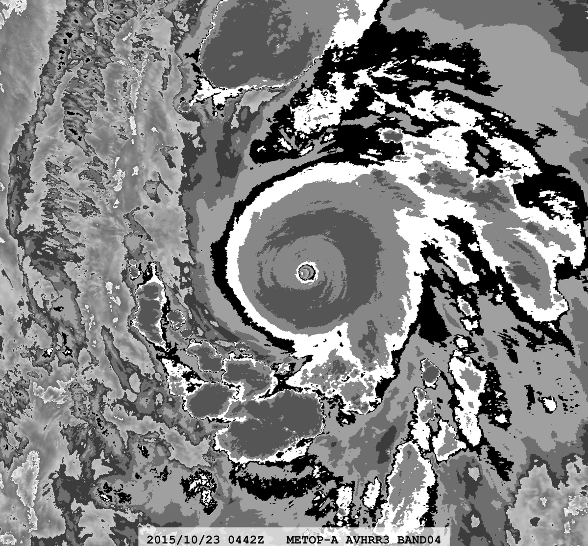 zeb199818's tweet photo. Hurricane #20L #Patricia 10-year Anniversary
Satellite: #METOPA #AVHRR3
Channel : B04 (10.8 µm) 1.1 km
Time : 2015/10/23 0442Z
Eye Temp : 12.349 °C
CPA : ~630 km
Aircraft Observations : 
0446Z 894mb/25kt FL 179KT
0601Z 890mb/40kt FL 180KT
0646Z 885mb/41kt FL 192KT https://t.co/fLe1XG7DaV
