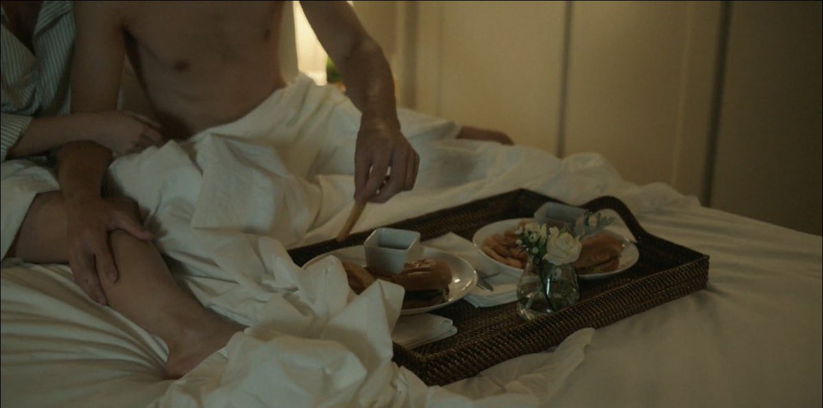 rulessafehaven's tweet image. Just now realizing the top striped comforter went missing👀😭😮‍💨 Good for them. #staylor #tsitp