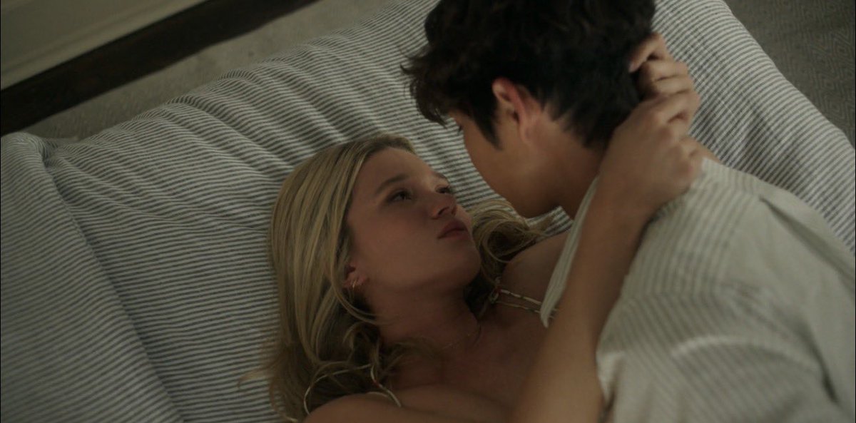 rulessafehaven's tweet image. Just now realizing the top striped comforter went missing👀😭😮‍💨 Good for them. #staylor #tsitp