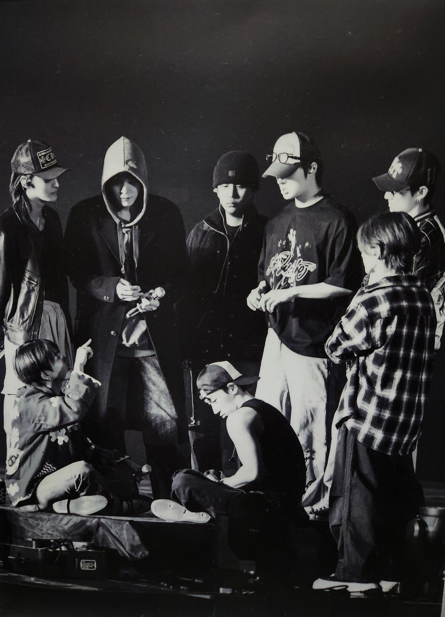 lemmonnamu's tweet photo. ATEEZ Group Photo from HONGJOONG's room at 8ROOM POP-UP 

#ATEEZ #에이티즈 https://t.co/wLzFEOXA7s