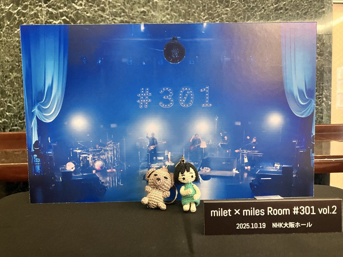 yuumiles301's tweet photo. miletちゃんおかえりなさい🕊️
miletちゃんの楽しそうな顔が見れて声が聴けて曲が聴けて一緒に歌えて凄く嬉しかった🎶

お友達と急遽ボード描こう！ってなったけど本当に描いてよかった😭 すんごい笑顔で手振ってくれた😇
miletちゃん見てくれてありがとう🥰
 #milet  #miles  #301_miles https://t.co/nXleCohmBB