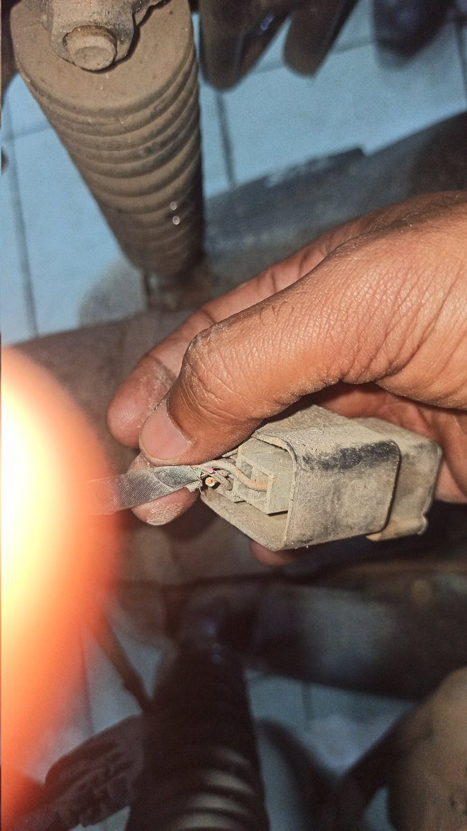 Avinkushi's tweet photo. @tvsmotorcompany  this is the condition of the vehicle that has serviced on 17th of this month. Will they even clean the vehicle or not? The wire has been damaged and they have not seen it 😡😡😡 what if problem happens in the night?? Worst is ur service @nithinmotors hoskote https://t.co/BbhEiZYiu7
