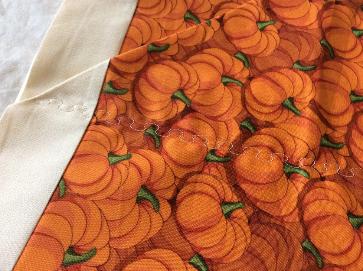angelhw1956's tweet image. SALE-Pumpkin Thanksgiving Table Runner tuppu.net/79f2b292 #Etsy #TeaTimeQuiltsnMore #TableLinens