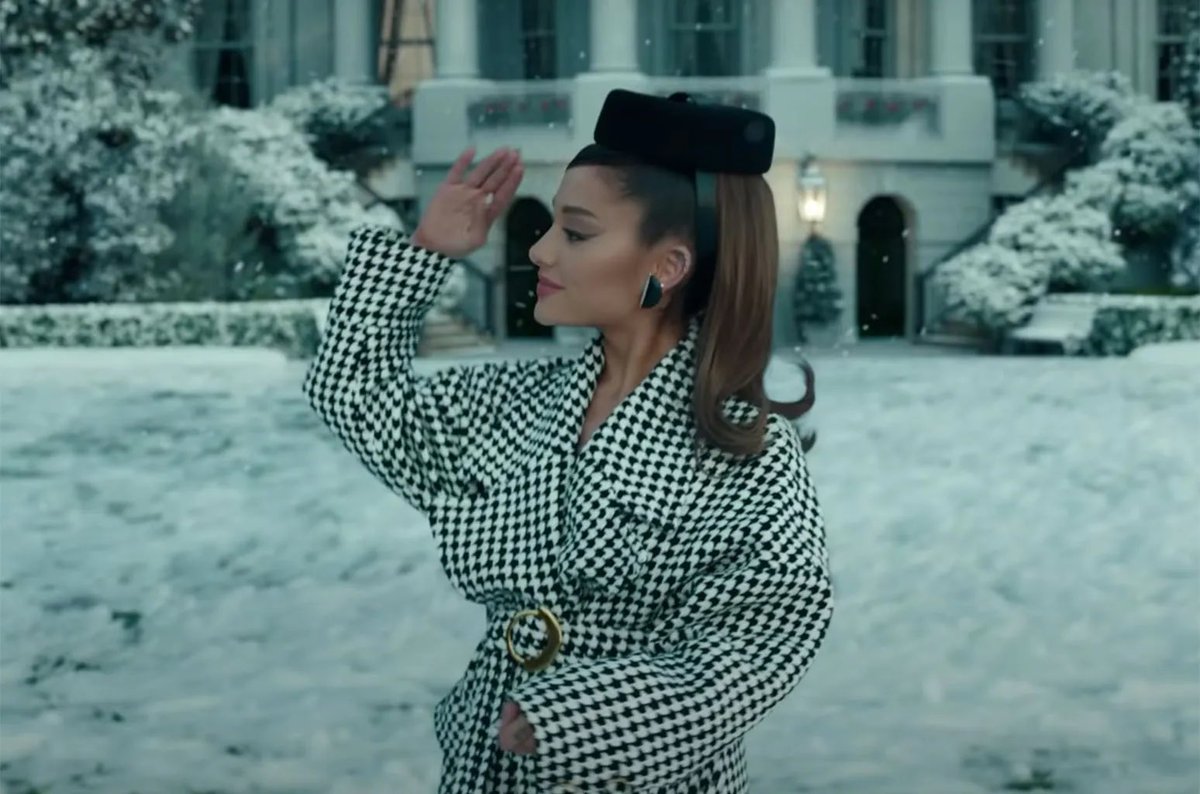 PopCrave's tweet image. 5 years ago today, Ariana Grande released “Positions.”