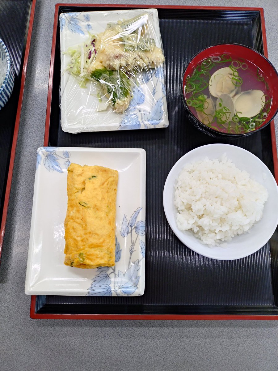 初めて行ったセルフ食堂。お魚がすごく新鮮で美味しかった。今年に入ってから、めちゃくちゃ臭いサバしか食べてなかったので、すごく美味しいサバの煮付けが食べれて嬉しい。