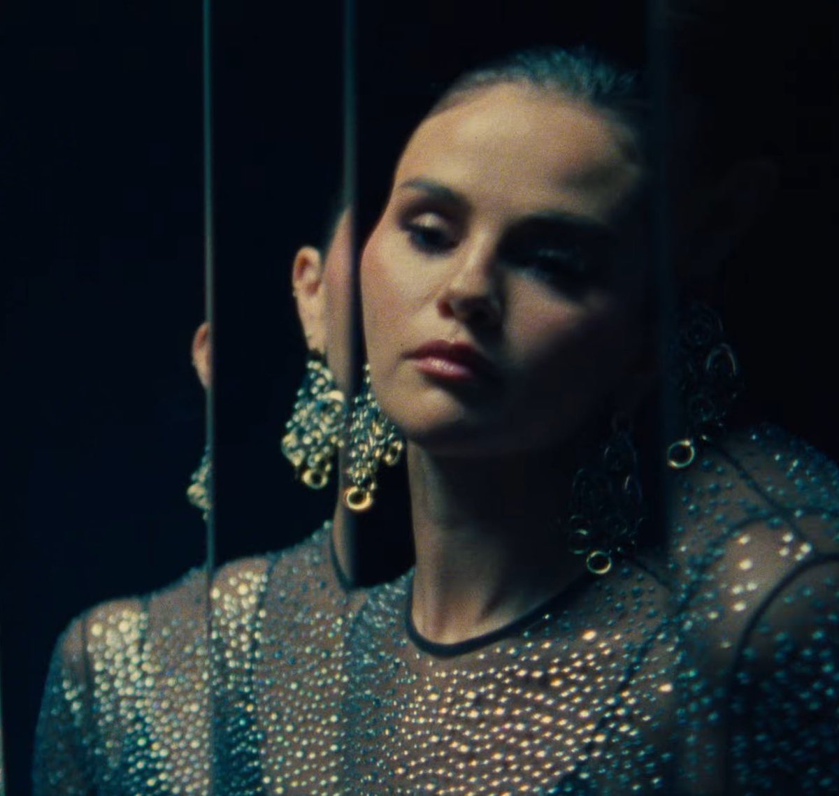 sightlyselena's tweet image. DID SOMEONE SAY REVIVAL
#InTheDark OUT NOW!!!
@selenagomez @SelenaFanClub