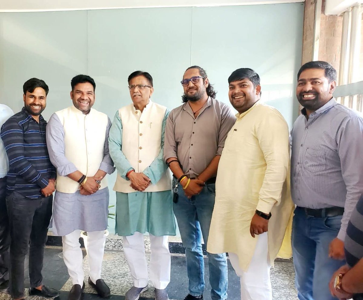 Sumitgujjar0003's tweet image. हरियाणा के पूर्व कैबिनेट मंत्री, भाजपा के पूर्व प्रदेशाध्यक्ष ,राष्ट्रीय सचिव माननीय श्री Om Prakash Dhankar जी को जन्मदिन की हार्दिक शुभकामनाएँ एवं बधाई।

ईश्वर से आपके उत्तम स्वस्थ, दीर्घायु व यशस्वी जीवन की कामना करता हैं @opdhankar