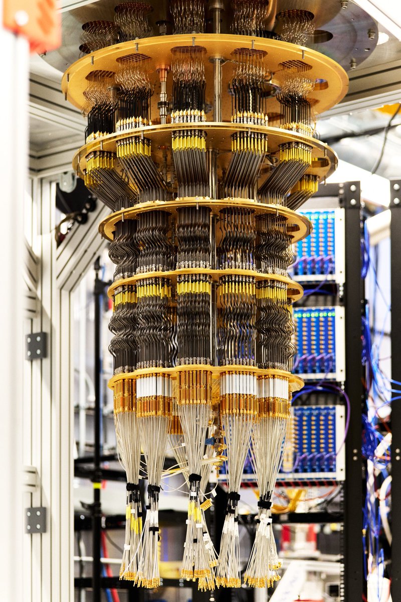 prathapgtech's tweet image. 13,000x faster! 🤯 Google's Willow Chip just secured the first verifiable quantum advantage over supercomputers, executing the Quantum Echoes algorithm at record speed. A major leap for drug discovery and materials science!

 #QuantumComputing #GoogleAI #TechBreakthrough