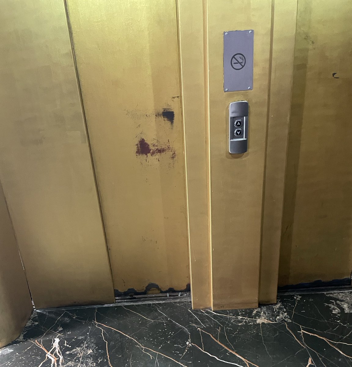 Timeless_Report's tweet image. Mr Dlamini the father of Twins continues to fight and posting shocking evidence about Homii!:

#justice4twins
#JusticeForDlaminiTwins
Homii is putting everyone’s lives at Risk at their buildings!

❌When inspectors from Department of Labour came to investigate, the lift jammed…