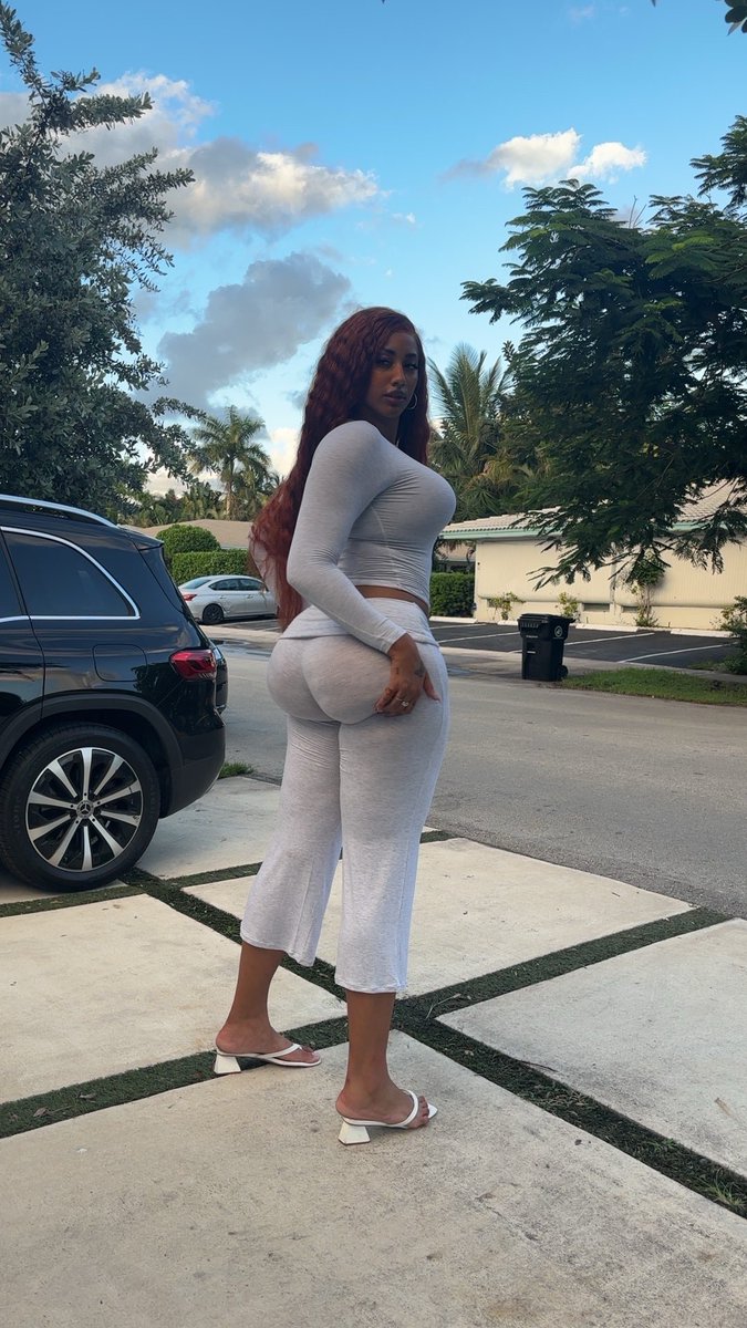 Cuban, thick and long legs

Intimidating or attractive??