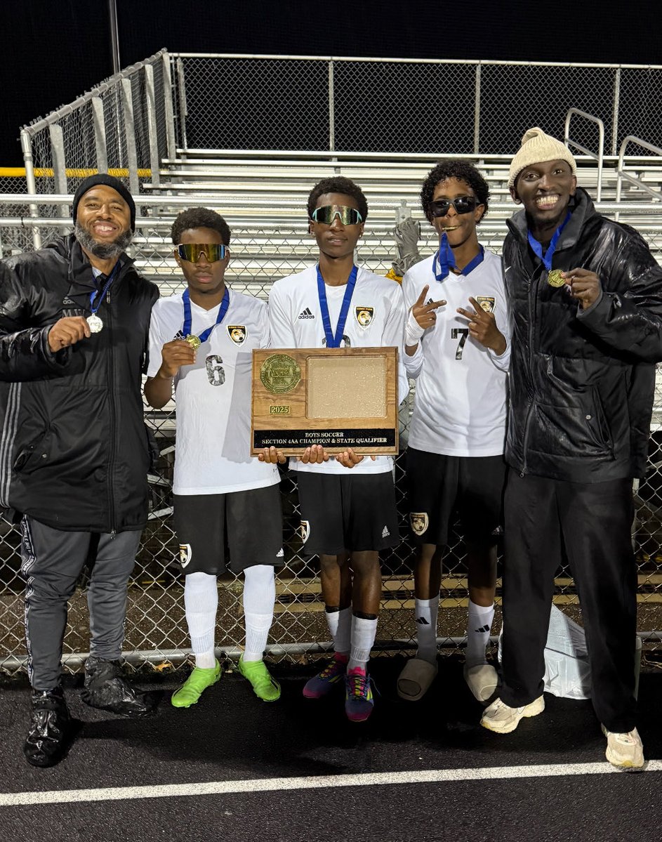 FirstTouchDev's tweet image. What a run it’s been for our Como boys! 🏆
Mayor’s Cup champions, State tournament bound as an unseeded team, and tonight they knocked off the #3 seed! Next stop: U.S. Bank Stadium and the semifinals!
#LetUsCook 👨🏾🍳 #ComoParkBoysSoccer