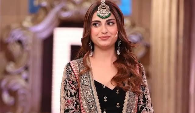 NavinSh62481158's tweet image. Doens't Matter who u r,
Doesn't matterWhere r u from,  The only Matters is That" Are You Winning Heart.

Yes Here is the Proof she's winning ✓
Congratulations @Farrhana_bhatt
For 1M IG FAM 

#FarrhanaBhatt  #BiggBoss19 #BB18 
   Then                                          Now