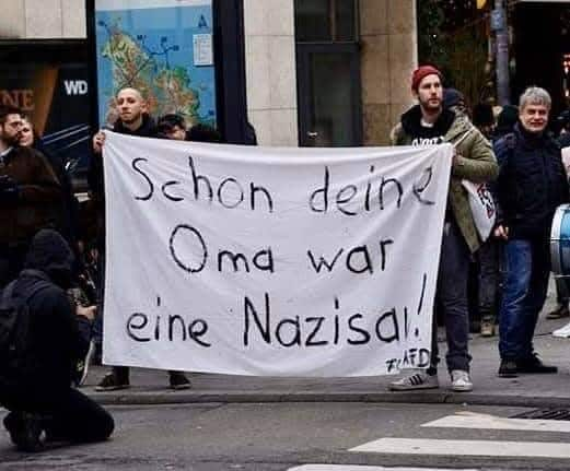 Markus_Krall's tweet photo. Meint der die "Omas gegen Rechts"?
#Nazisau https://t.co/DUYzcGrQ9z