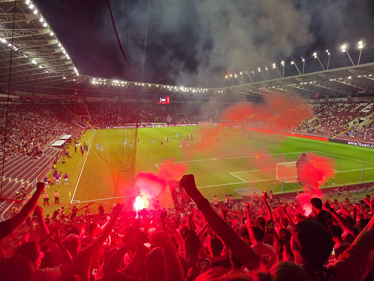 Matchday! 🔥 Met bussen, auto's en per trein reizen bijna 2.500 FC Utrecht supporters naar Freiburg im Breisgau. Een massale steun van ons cluppie in de Europa League, veel mooier ga je het als supporter niet krijgen. Come on FC Utrecht! 💪🔴⚪️