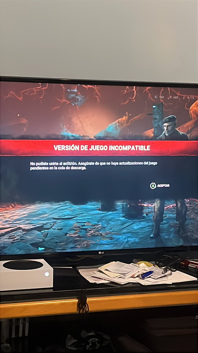 algomez91's tweet photo. @DeadbyDaylight I’m playing on my Xbox Series and I can’t join on crossplay because it marks mismatch version compatibility https://t.co/7QxFThSDkX