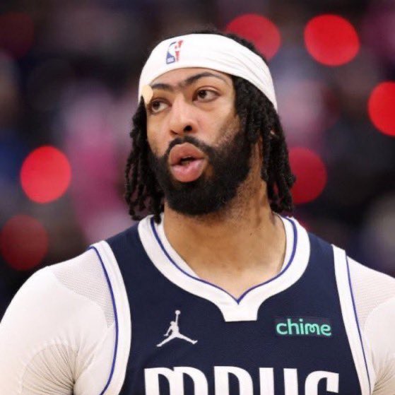 Anthony Davis is reportedly “shaking” in the Mavericks locker room after tonight’s matchup against Victor Wembanyama.

(Via <a href="/ChrisBHayne/">Chris Haynes ➐</a>)