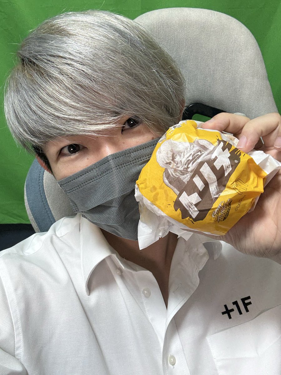 あの“ストリートバーガー”買って来たから今から食べようと思います