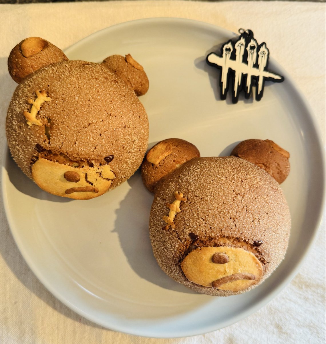 「くまっぱーメロンパン」
dbdのノーティベアをメロンパンで作らせていただきました🐻
#パン作り #dbd  #DeadbyDaylight