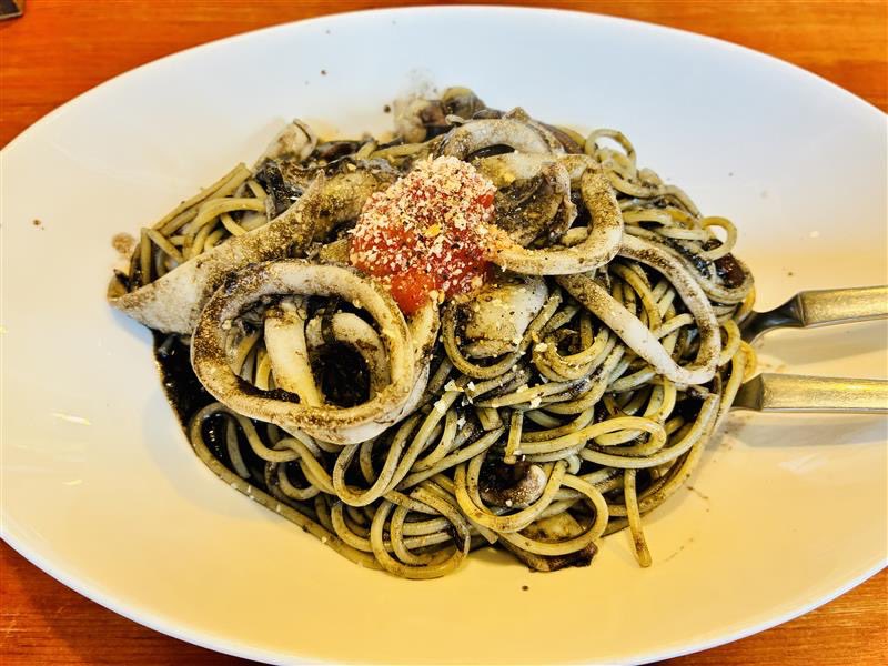 saporen_shindai's tweet photo. #柏崎 での #ランチ は #tastylife さん😘😘 😘
イカスミのパスタとっても美味しかったです🍝🦑
ごちそうさまでした〜🫶 https://t.co/T0OZG3kZuD