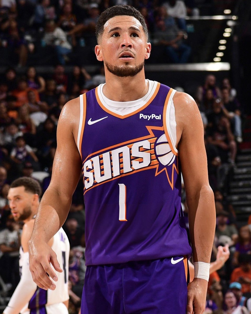 Devin Booker tonight: 

- 31 Points
- 5 Rebounds 
- 3 Assists 
- 52.6% FG (10/19) 

1-0.